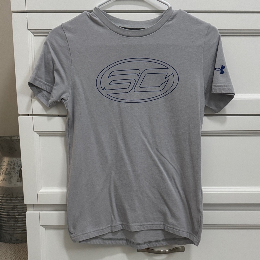 Under Armour Light Gray T-Shirt with Blue Logo. Steph Curry
